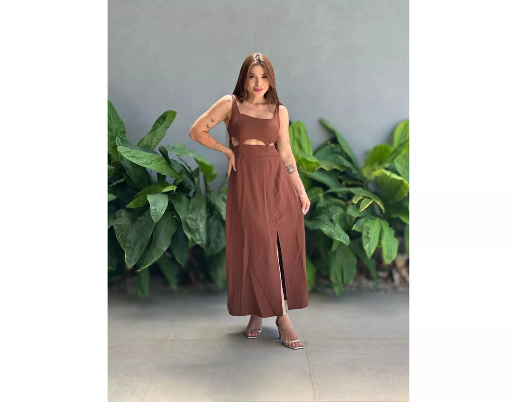Vestido Longo Feminino com Recortes Laterais e Fenda