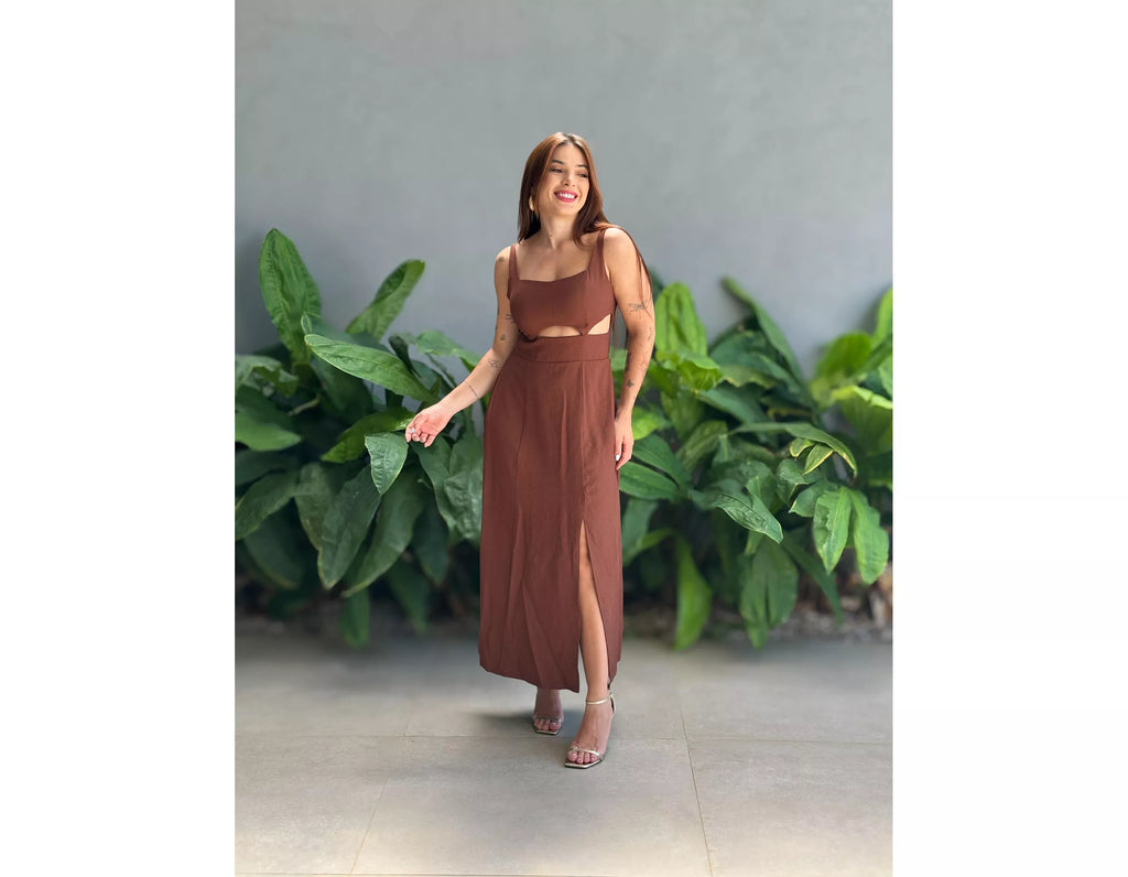 Vestido Longo Feminino com Recortes Laterais e Fenda